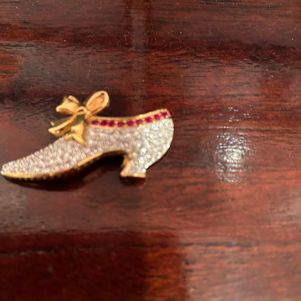 Small ST John shoe pin